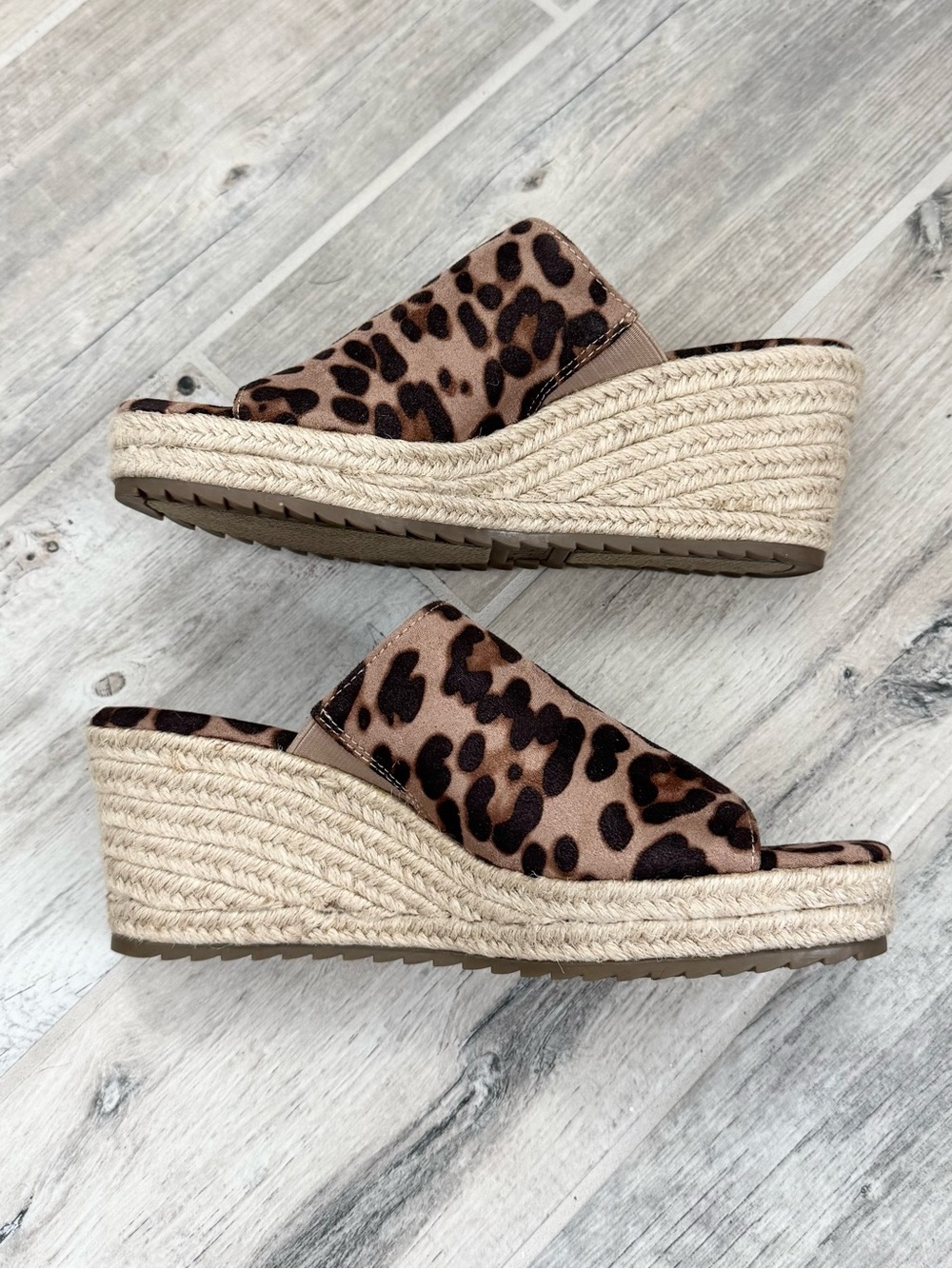 SOUL Naturalizer Cheetah Oodles Wedge Sandals